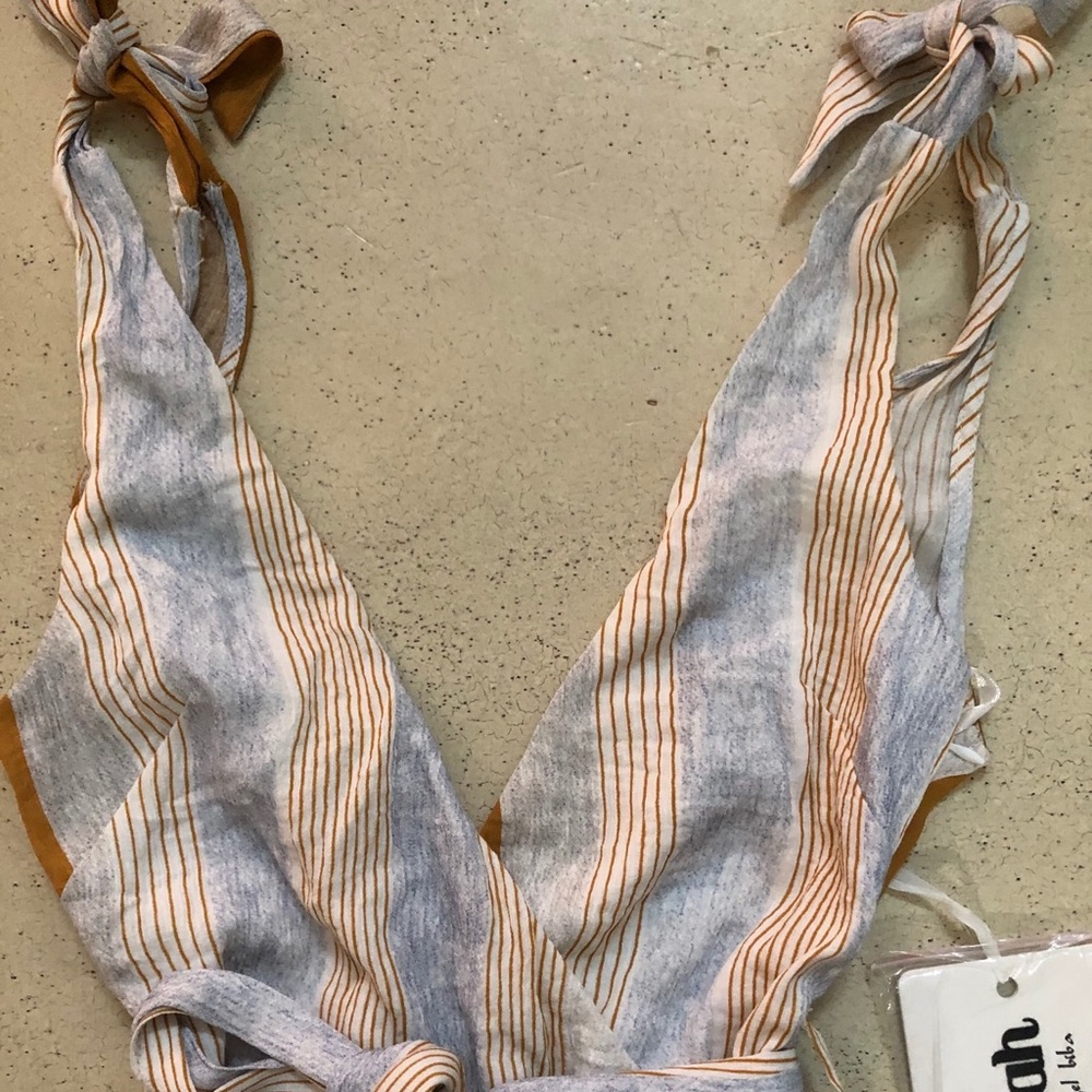 Princess Polly Indikah Women’s Striped Romper - Picture 7 of 16